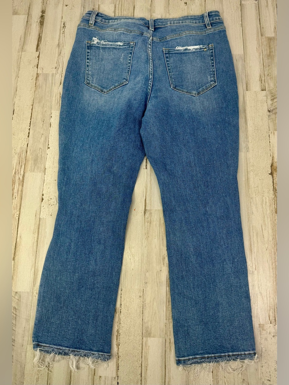 Mica Jeans Women's 31 (34x27) Light Wash Blue Distressed Raw Hem Stretch Crop - Picture 10 of 12